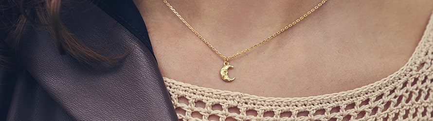 Maanesten halskæder